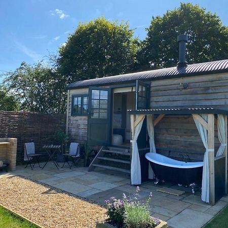 The Rabbit Warren Shepherd Hut Ketton 외부 사진