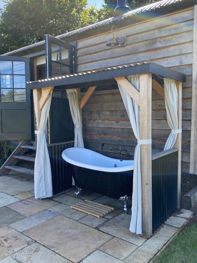 The Rabbit Warren Shepherd Hut Ketton 외부 사진